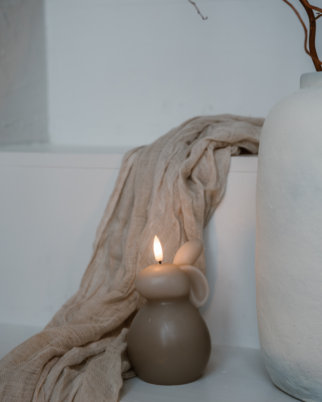 Kaninchenkerze beige, 1 Ohr oben – AB