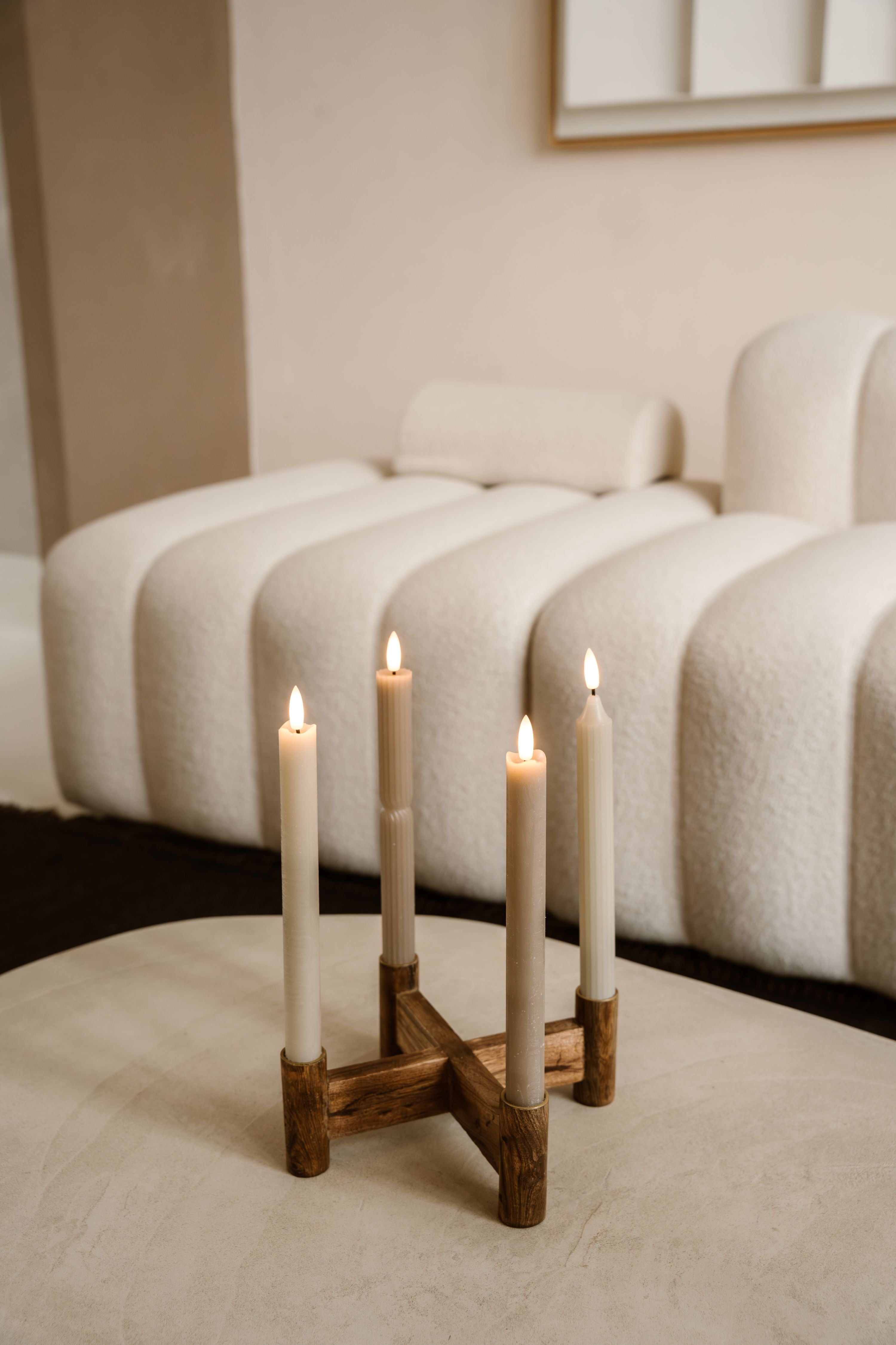 Set mit gestreiften, gespaltenen Abendessenkerzen – AB