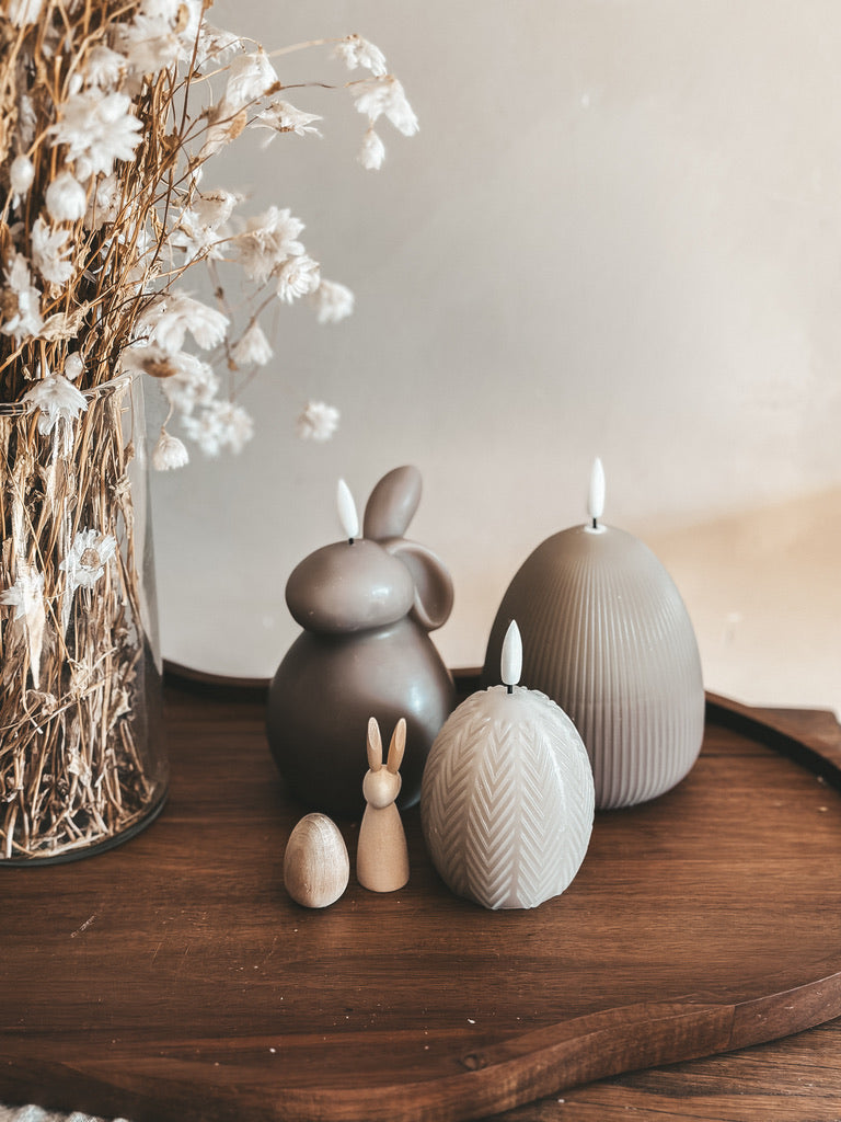 Kaninchenkerze beige, 1 Ohr oben – AB