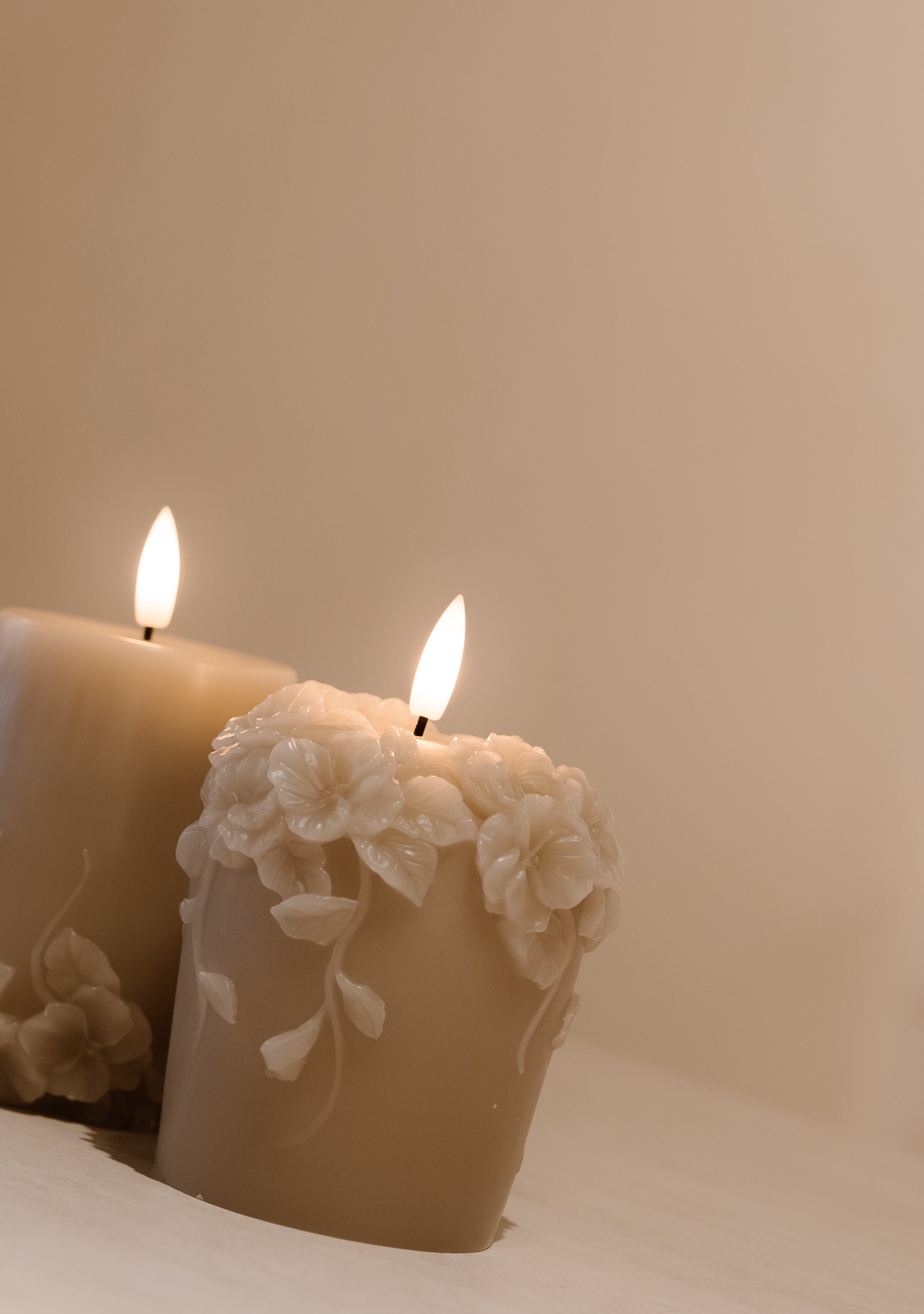 Stub Kerze Beige Blumen oben - AB