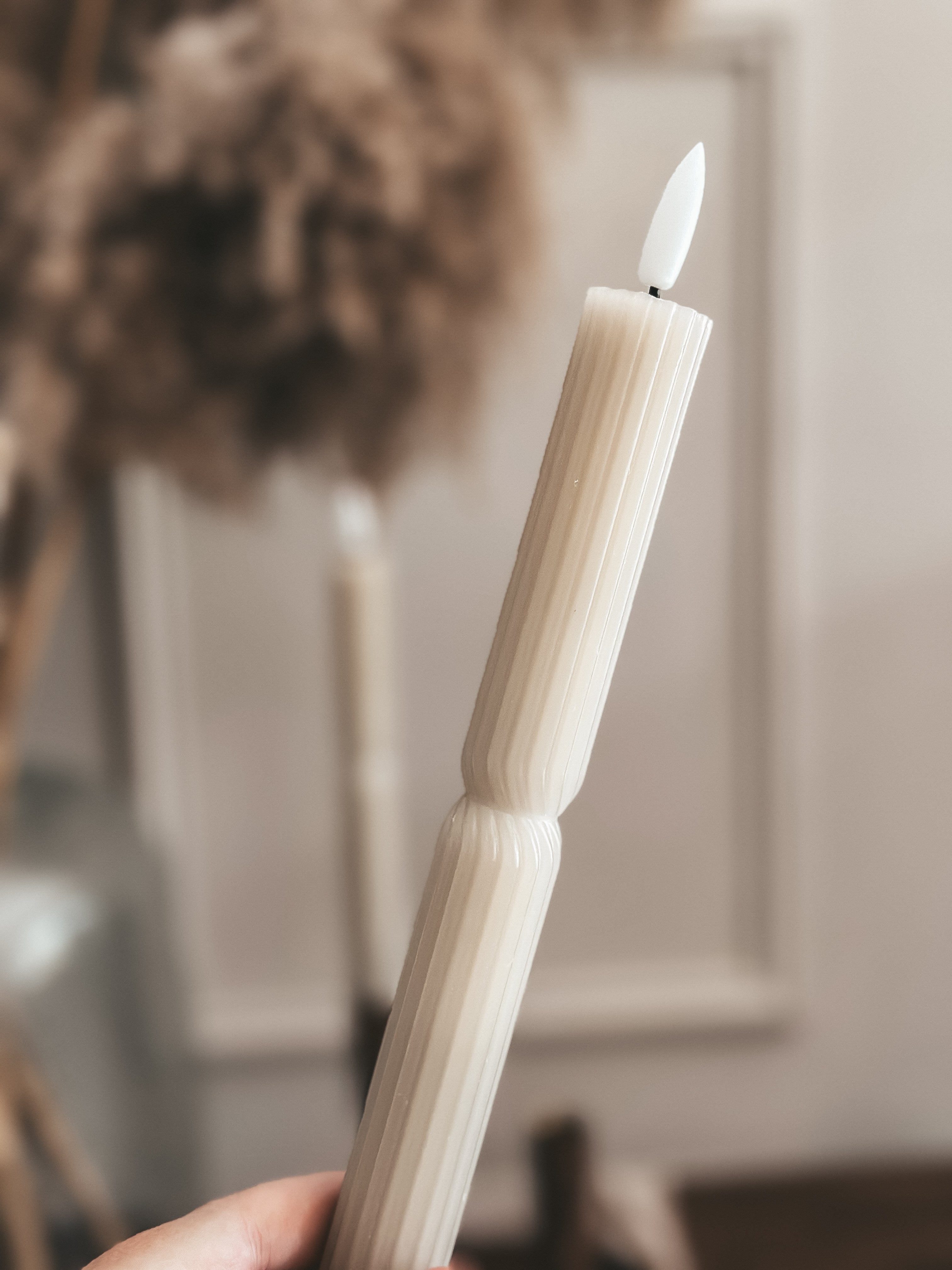 Set mit gestreiften, gespaltenen Abendessenkerzen – AB