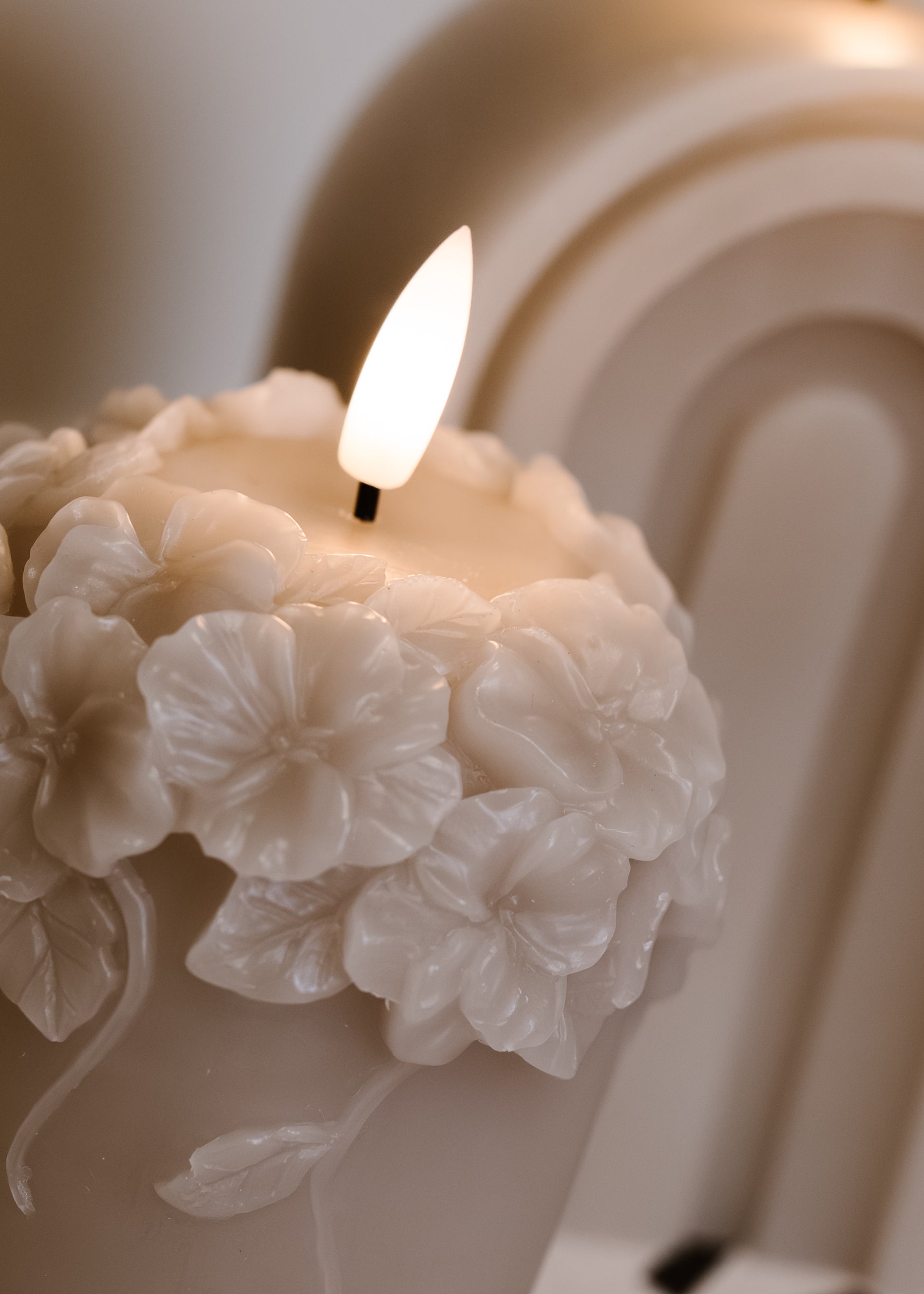 Stub Kerze Beige Blumen oben - AB